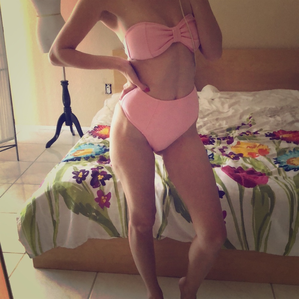 Pink bikini 👙 size small